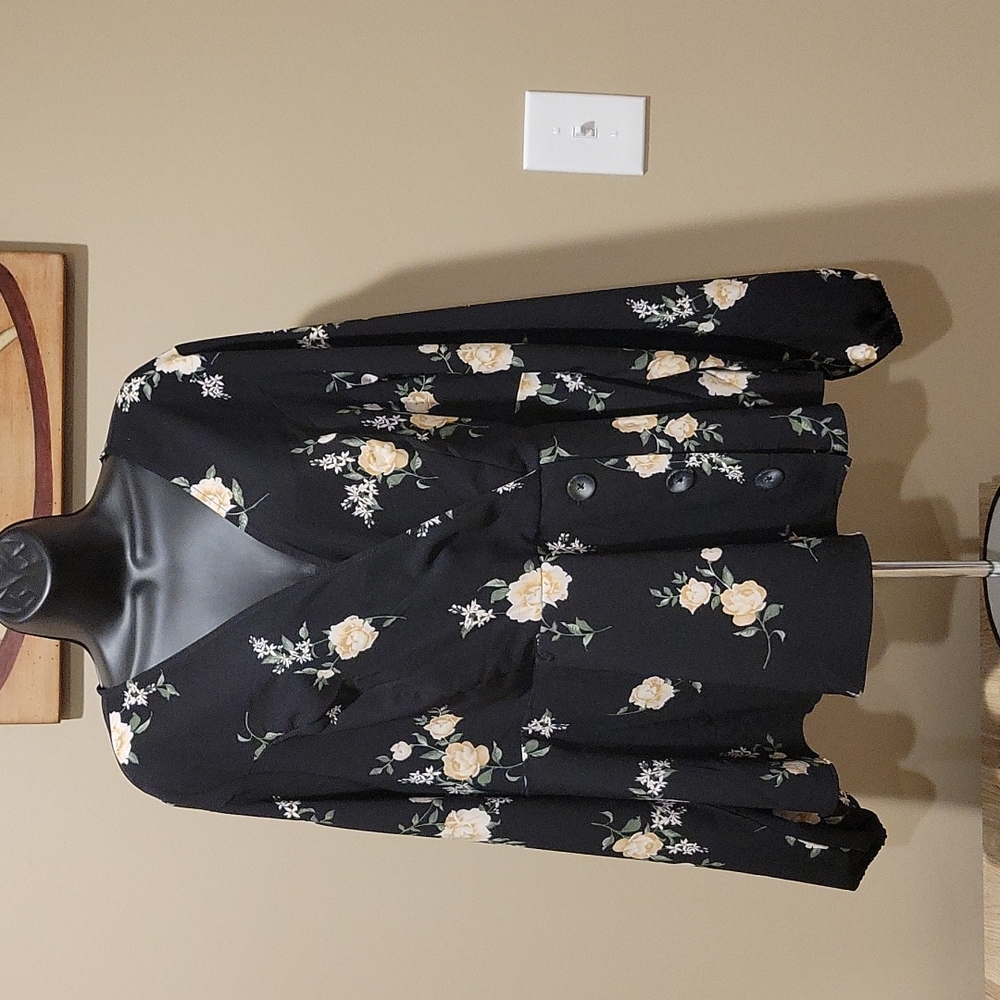 EUC Torrid Black Floral Peplum Top, 2X